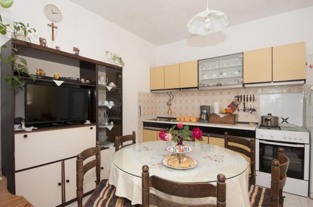 Apartments Gorana Splitska Habitación foto