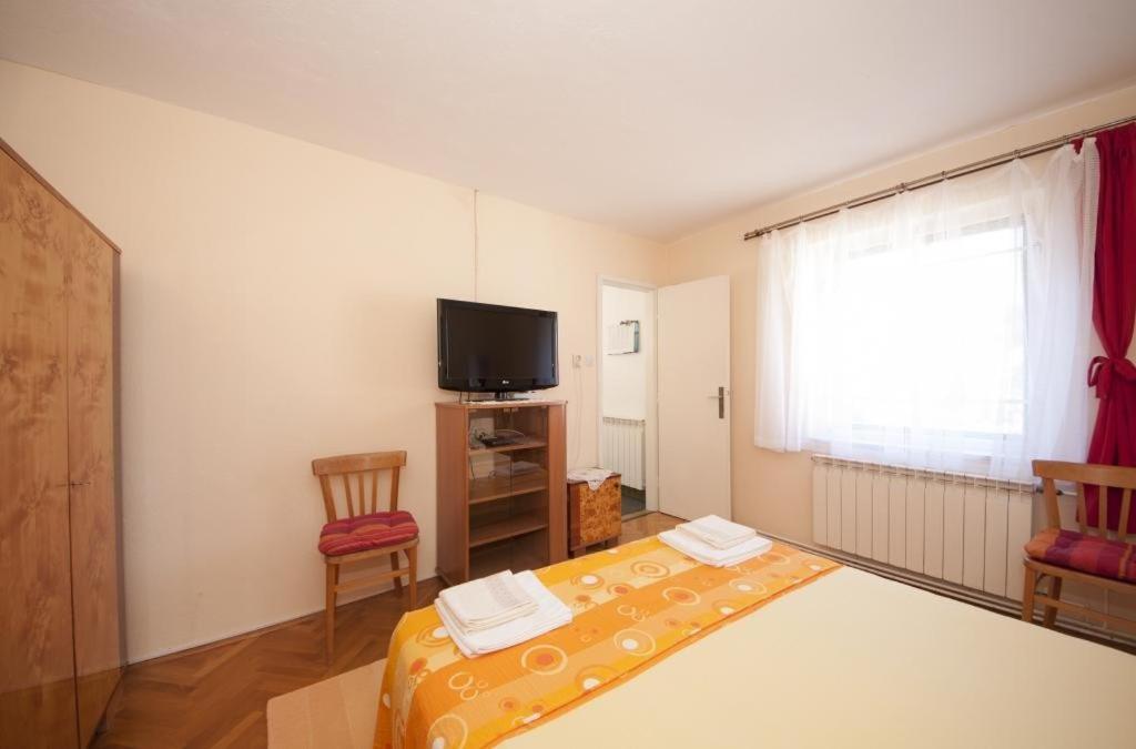 Apartments Gorana Splitska Habitación foto