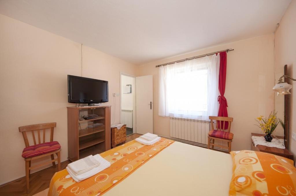 Apartments Gorana Splitska Habitación foto